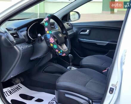 Белый Киа Рио, объемом двигателя 1.4 л и пробегом 143 тыс. км за 9350 $, фото 17 на Automoto.ua