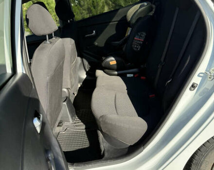 Белый Киа Рио, объемом двигателя 1.4 л и пробегом 118 тыс. км за 7500 $, фото 14 на Automoto.ua