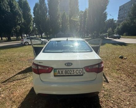 Белый Киа Рио, объемом двигателя 1.4 л и пробегом 192 тыс. км за 5500 $, фото 1 на Automoto.ua
