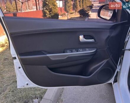 Білий Кіа Ріо, об'ємом двигуна 1.59 л та пробігом 48 тис. км за 10200 $, фото 20 на Automoto.ua