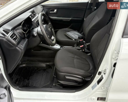 Кіа Ріо 2012 у Никополе на Automoto.ua Білий Кіа Ріо, об'ємом двигуна 1.4 л та пробігом 168 тис. км за 7500 $, фото 10 на Automoto.ua