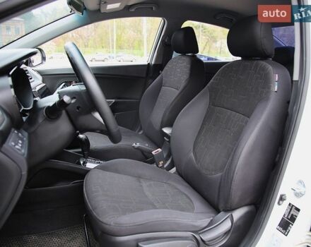 Белый Киа Рио, объемом двигателя 1.6 л и пробегом 127 тыс. км за 8600 $, фото 6 на Automoto.ua
