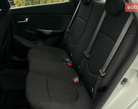 Белый Киа Рио, объемом двигателя 1.4 л и пробегом 200 тыс. км за 6900 $, фото 22 на Automoto.ua