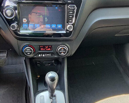 Білий Кіа Ріо, об'ємом двигуна 1.6 л та пробігом 206 тис. км за 6600 $, фото 18 на Automoto.ua