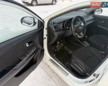 Білий Кіа Ріо, об'ємом двигуна 1.6 л та пробігом 196 тис. км за 7800 $, фото 4 на Automoto.ua