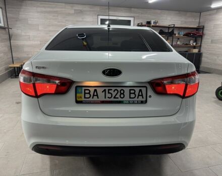 Белый Киа Рио, объемом двигателя 1.4 л и пробегом 167 тыс. км за 7500 $, фото 3 на Automoto.ua