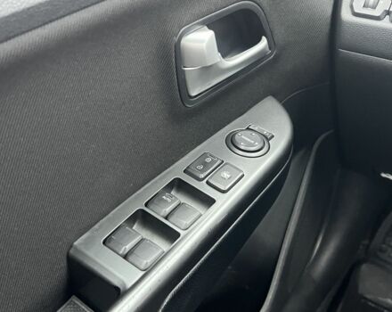 Білий Кіа Ріо, об'ємом двигуна 1.6 л та пробігом 123 тис. км за 8508 $, фото 20 на Automoto.ua