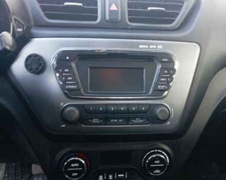 Білий Кіа Ріо, об'ємом двигуна 1.6 л та пробігом 150 тис. км за 7000 $, фото 10 на Automoto.ua