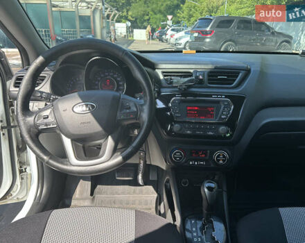 Белый Киа Рио, объемом двигателя 1.59 л и пробегом 258 тыс. км за 7999 $, фото 5 на Automoto.ua