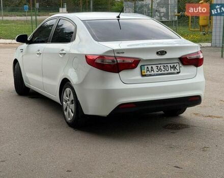 Белый Киа Рио, объемом двигателя 1.4 л и пробегом 167 тыс. км за 7200 $, фото 2 на Automoto.ua