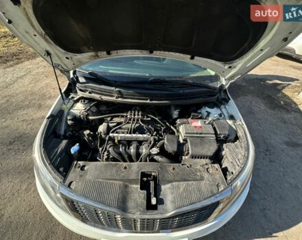 Білий Кіа Ріо, об'ємом двигуна 1.59 л та пробігом 221 тис. км за 6000 $, фото 16 на Automoto.ua