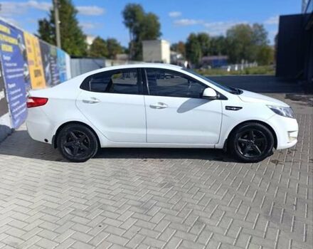 Білий Кіа Ріо, об'ємом двигуна 1.4 л та пробігом 203 тис. км за 6000 $, фото 5 на Automoto.ua
