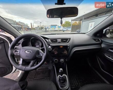 Белый Киа Рио, объемом двигателя 1.4 л и пробегом 288 тыс. км за 7500 $, фото 20 на Automoto.ua