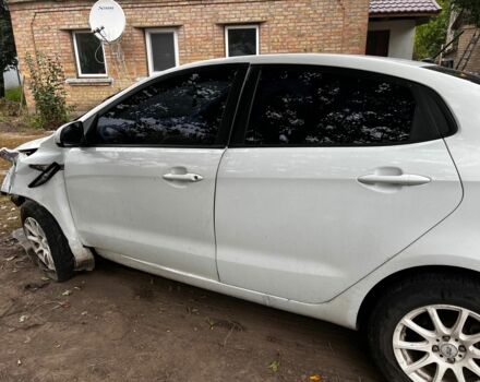 Білий Кіа Ріо, об'ємом двигуна 1.4 л та пробігом 180 тис. км за 3000 $, фото 4 на Automoto.ua