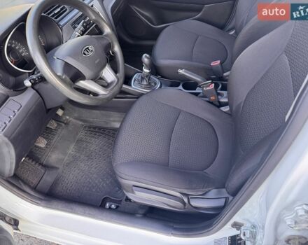 Белый Киа Рио, объемом двигателя 1.4 л и пробегом 81 тыс. км за 7499 $, фото 13 на Automoto.ua