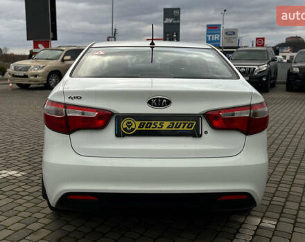 Белый Киа Рио, объемом двигателя 1.4 л и пробегом 200 тыс. км за 6900 $, фото 5 на Automoto.ua