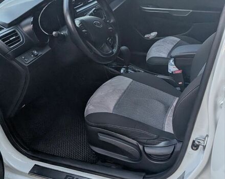 Белый Киа Рио, объемом двигателя 1.6 л и пробегом 160 тыс. км за 8000 $, фото 7 на Automoto.ua