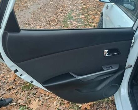 Белый Киа Рио, объемом двигателя 1.59 л и пробегом 208 тыс. км за 6500 $, фото 2 на Automoto.ua