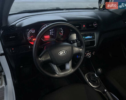 Белый Киа Рио, объемом двигателя 1.4 л и пробегом 150 тыс. км за 6499 $, фото 9 на Automoto.ua