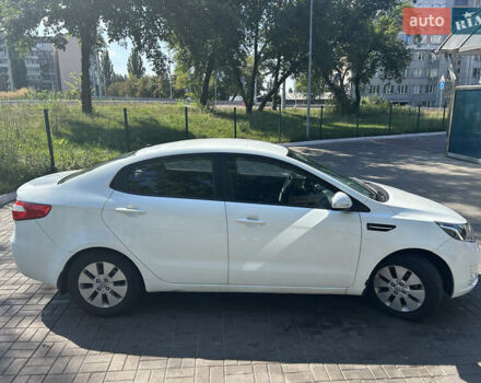 Белый Киа Рио, объемом двигателя 1.59 л и пробегом 258 тыс. км за 7999 $, фото 4 на Automoto.ua