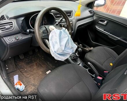 Білий Кіа Ріо, об'ємом двигуна 1.4 л та пробігом 289 тис. км за 3400 $, фото 5 на Automoto.ua