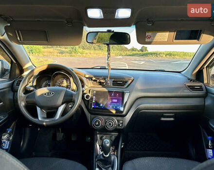 Білий Кіа Ріо, об'ємом двигуна 1.4 л та пробігом 142 тис. км за 6200 $, фото 30 на Automoto.ua