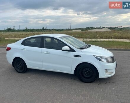 Белый Киа Рио, объемом двигателя 1.59 л и пробегом 262 тыс. км за 5700 $, фото 2 на Automoto.ua