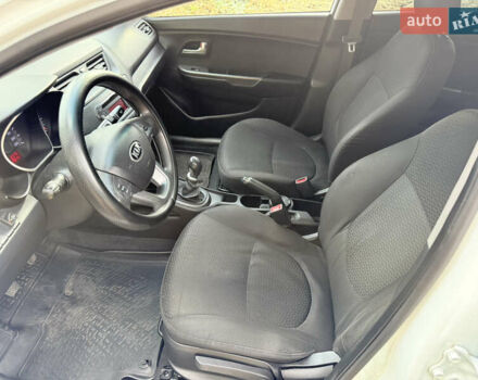 Белый Киа Рио, объемом двигателя 1.4 л и пробегом 299 тыс. км за 6100 $, фото 15 на Automoto.ua