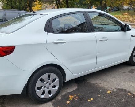Белый Киа Рио, объемом двигателя 1.4 л и пробегом 153 тыс. км за 8300 $, фото 4 на Automoto.ua