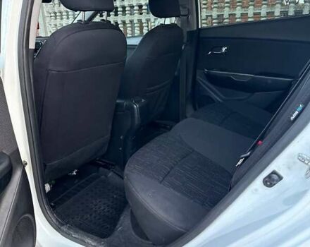 Белый Киа Рио, объемом двигателя 1.59 л и пробегом 222 тыс. км за 8600 $, фото 3 на Automoto.ua