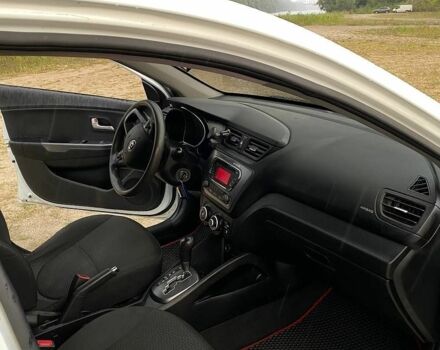 Білий Кіа Ріо, об'ємом двигуна 1.4 л та пробігом 258 тис. км за 6200 $, фото 8 на Automoto.ua