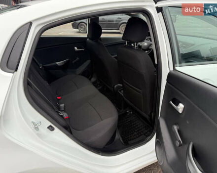 Белый Киа Рио, объемом двигателя 1.4 л и пробегом 23 тыс. км за 9900 $, фото 27 на Automoto.ua
