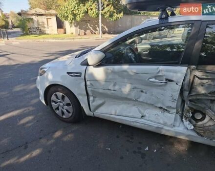 Белый Киа Рио, объемом двигателя 1.4 л и пробегом 108 тыс. км за 4000 $, фото 4 на Automoto.ua