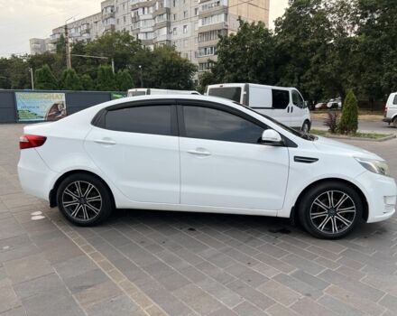 Белый Киа Рио, объемом двигателя 1.6 л и пробегом 243 тыс. км за 5735 $, фото 3 на Automoto.ua