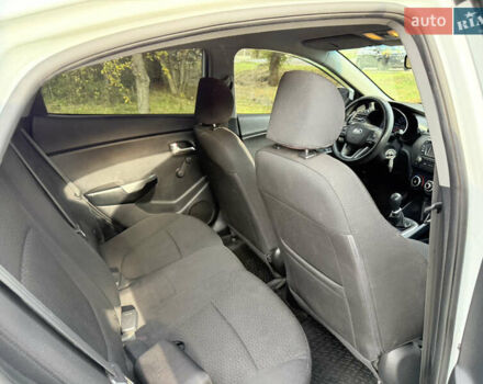 Белый Киа Рио, объемом двигателя 1.4 л и пробегом 299 тыс. км за 6100 $, фото 8 на Automoto.ua