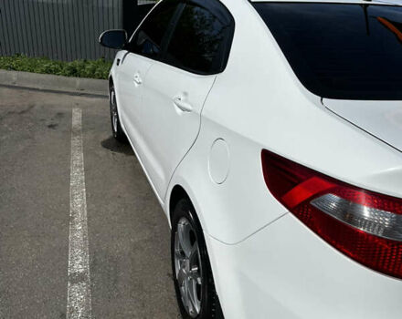 Белый Киа Рио, объемом двигателя 1.4 л и пробегом 185 тыс. км за 8500 $, фото 3 на Automoto.ua