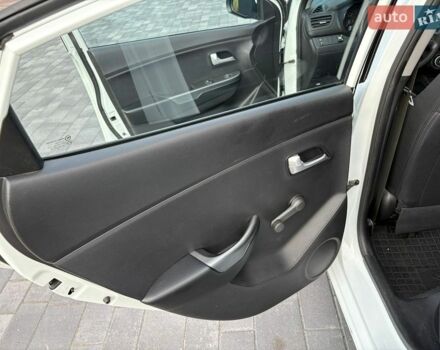 Белый Киа Рио, объемом двигателя 1.4 л и пробегом 157 тыс. км за 6800 $, фото 15 на Automoto.ua