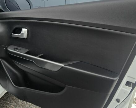 Білий Кіа Ріо, об'ємом двигуна 1.4 л та пробігом 124 тис. км за 7199 $, фото 17 на Automoto.ua