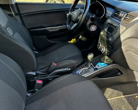 Белый Киа Рио, объемом двигателя 1.4 л и пробегом 214 тыс. км за 8300 $, фото 3 на Automoto.ua