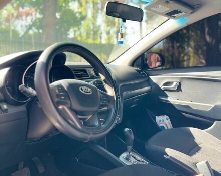 Белый Киа Рио, объемом двигателя 1.4 л и пробегом 218 тыс. км за 7600 $, фото 14 на Automoto.ua