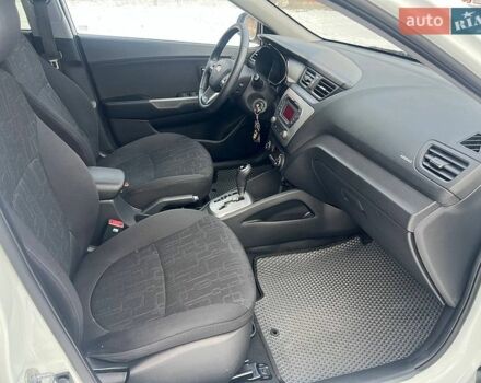 Белый Киа Рио, объемом двигателя 1.4 л и пробегом 125 тыс. км за 8300 $, фото 24 на Automoto.ua