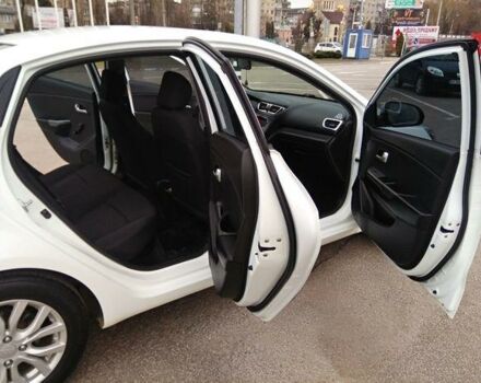 Белый Киа Рио, объемом двигателя 1.4 л и пробегом 83 тыс. км за 10200 $, фото 6 на Automoto.ua