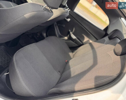 Белый Киа Рио, объемом двигателя 1.4 л и пробегом 169 тыс. км за 6500 $, фото 14 на Automoto.ua