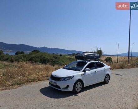 Белый Киа Рио, объемом двигателя 1.4 л и пробегом 108 тыс. км за 4000 $, фото 2 на Automoto.ua