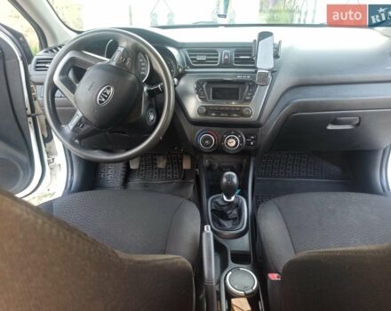 Белый Киа Рио, объемом двигателя 1.4 л и пробегом 156 тыс. км за 6300 $, фото 2 на Automoto.ua