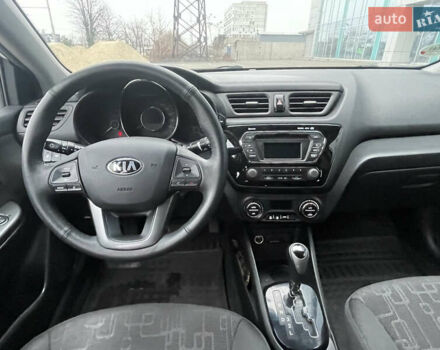 Білий Кіа Ріо, об'ємом двигуна 1.6 л та пробігом 125 тис. км за 8200 $, фото 10 на Automoto.ua