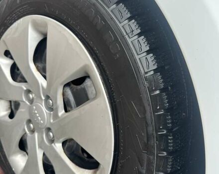 Білий Кіа Ріо, об'ємом двигуна 1.4 л та пробігом 121 тис. км за 8700 $, фото 5 на Automoto.ua