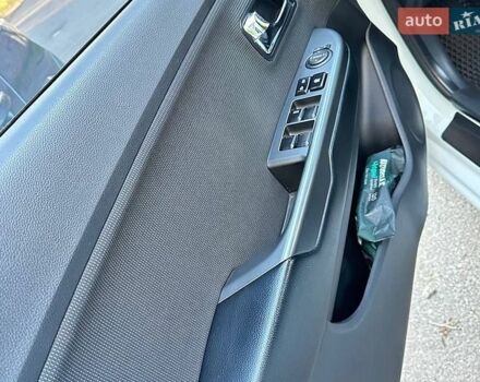 Белый Киа Рио, объемом двигателя 1.6 л и пробегом 135 тыс. км за 9000 $, фото 8 на Automoto.ua