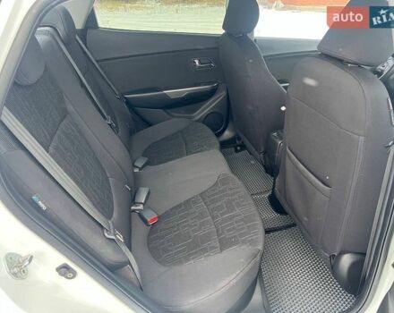 Белый Киа Рио, объемом двигателя 1.4 л и пробегом 125 тыс. км за 8300 $, фото 22 на Automoto.ua