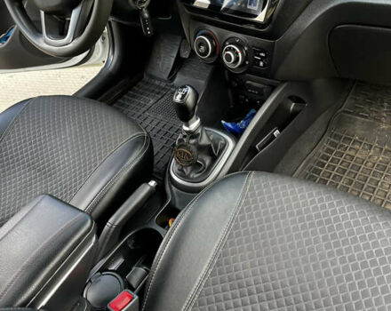 Белый Киа Рио, объемом двигателя 1.4 л и пробегом 185 тыс. км за 8500 $, фото 16 на Automoto.ua
